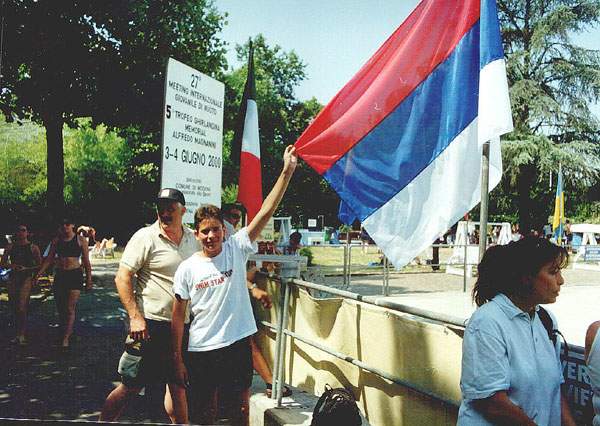 Igor by the Serbian flag